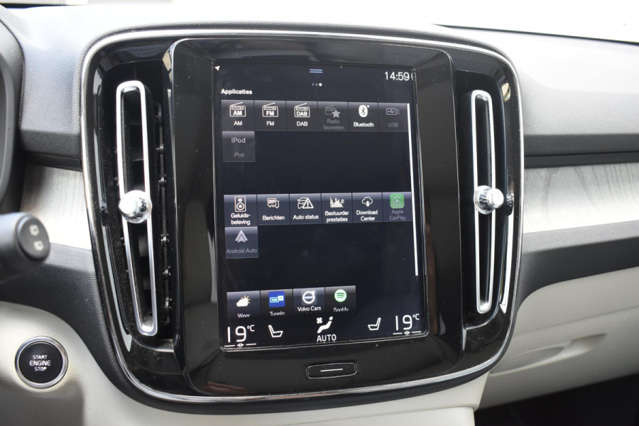 Volvo XC40 T5 247PK AWD Inscription Automaat / Navigatie / Adaptive Cruise control / 360 Camera / 20'' velgen / Panorama schuif-kanteldak / Harman Kardon / Elektrisch verstelbare stoelen met geheugen / Stoelverwarming v+a / Stuurverwarming / Trekhaak
