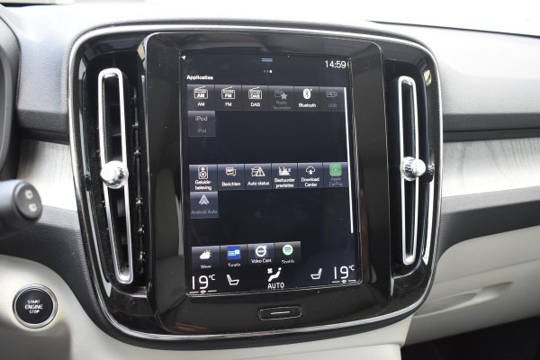 Volvo XC40 T5 247PK AWD Inscription Automaat / Navigatie / Adaptive Cruise control / 360 Camera / 20'' velgen / Panorama schuif-kanteldak / Harman Kardon / Elektrisch verstelbare stoelen met geheugen / Stoelverwarming v+a / Stuurverwarming / Trekhaak