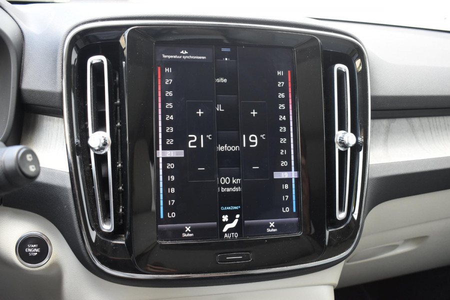 Volvo XC40 T5 247PK AWD Inscription Automaat / Navigatie / Adaptive Cruise control / 360 Camera / 20'' velgen / Panorama schuif-kanteldak / Harman Kardon / Elektrisch verstelbare stoelen met geheugen / Stoelverwarming v+a / Stuurverwarming / Trekhaak