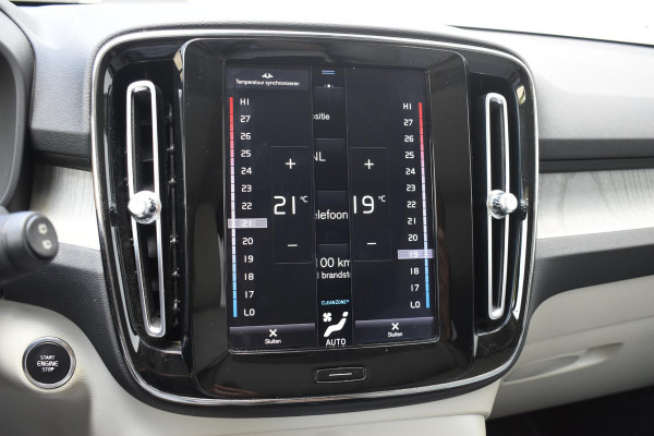 Volvo XC40 T5 247PK AWD Inscription Automaat / Navigatie / Adaptive Cruise control / 360 Camera / 20'' velgen / Panorama schuif-kanteldak / Harman Kardon / Elektrisch verstelbare stoelen met geheugen / Stoelverwarming v+a / Stuurverwarming / Trekhaak