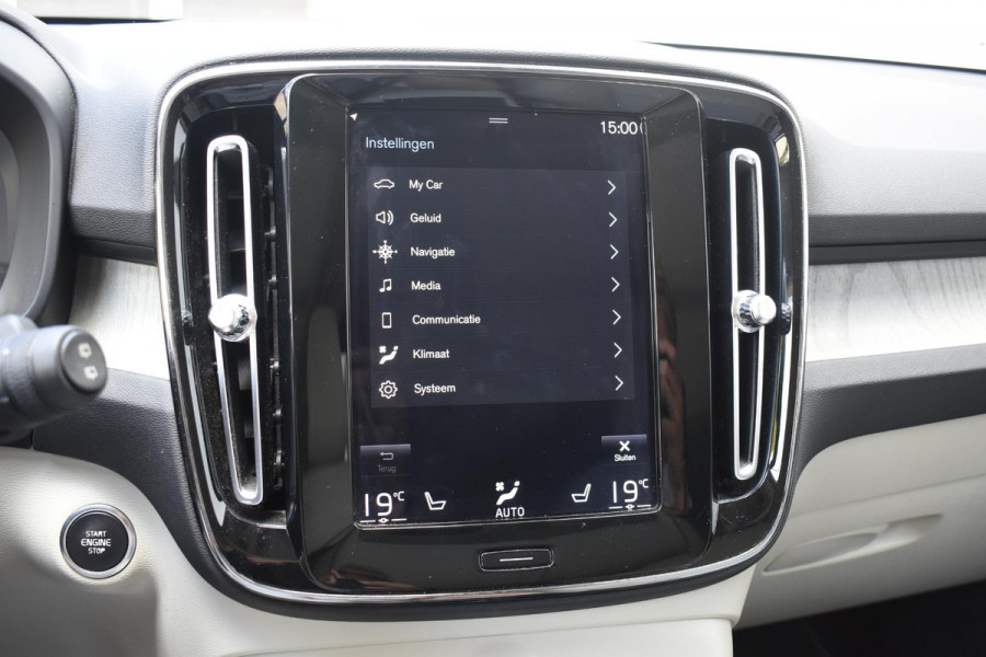 Volvo XC40 T5 247PK AWD Inscription Automaat / Navigatie / Adaptive Cruise control / 360 Camera / 20'' velgen / Panorama schuif-kanteldak / Harman Kardon / Elektrisch verstelbare stoelen met geheugen / Stoelverwarming v+a / Stuurverwarming / Trekhaak