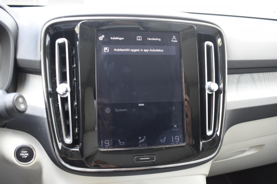 Volvo XC40 T5 247PK AWD Inscription Automaat / Navigatie / Adaptive Cruise control / 360 Camera / 20'' velgen / Panorama schuif-kanteldak / Harman Kardon / Elektrisch verstelbare stoelen met geheugen / Stoelverwarming v+a / Stuurverwarming / Trekhaak