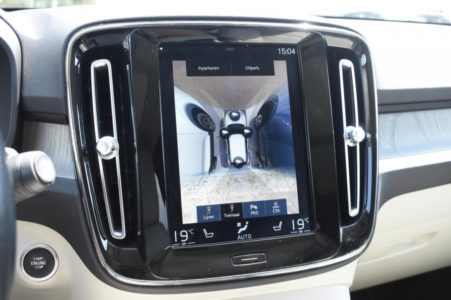 Volvo XC40 T5 247PK AWD Inscription Automaat / Navigatie / Adaptive Cruise control / 360 Camera / 20'' velgen / Panorama schuif-kanteldak / Harman Kardon / Elektrisch verstelbare stoelen met geheugen / Stoelverwarming v+a / Stuurverwarming / Trekhaak