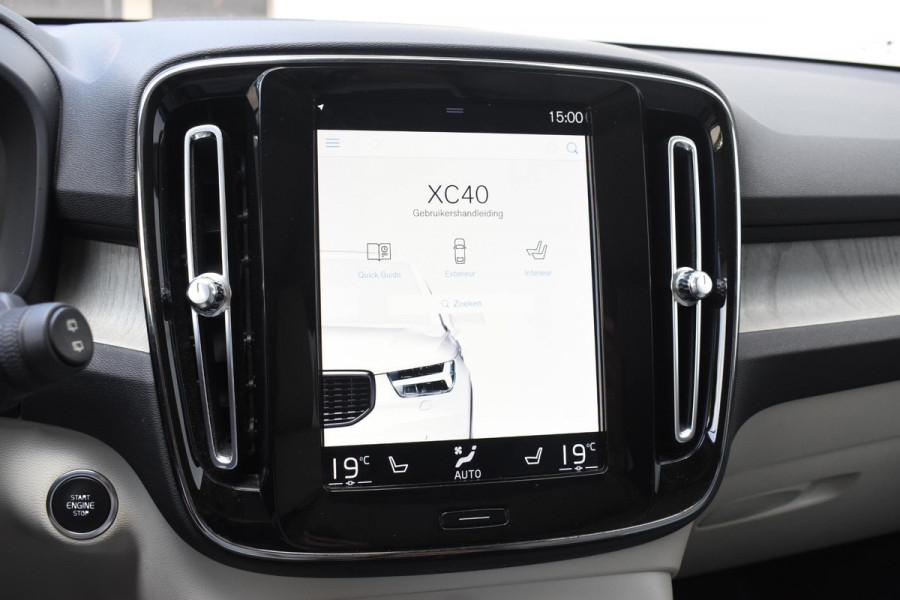 Volvo XC40 T5 247PK AWD Inscription Automaat / Navigatie / Adaptive Cruise control / 360 Camera / 20'' velgen / Panorama schuif-kanteldak / Harman Kardon / Elektrisch verstelbare stoelen met geheugen / Stoelverwarming v+a / Stuurverwarming / Trekhaak