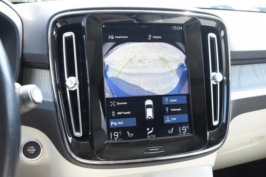 Volvo XC40 T5 247PK AWD Inscription Automaat / Navigatie / Adaptive Cruise control / 360 Camera / 20'' velgen / Panorama schuif-kanteldak / Harman Kardon / Elektrisch verstelbare stoelen met geheugen / Stoelverwarming v+a / Stuurverwarming / Trekhaak