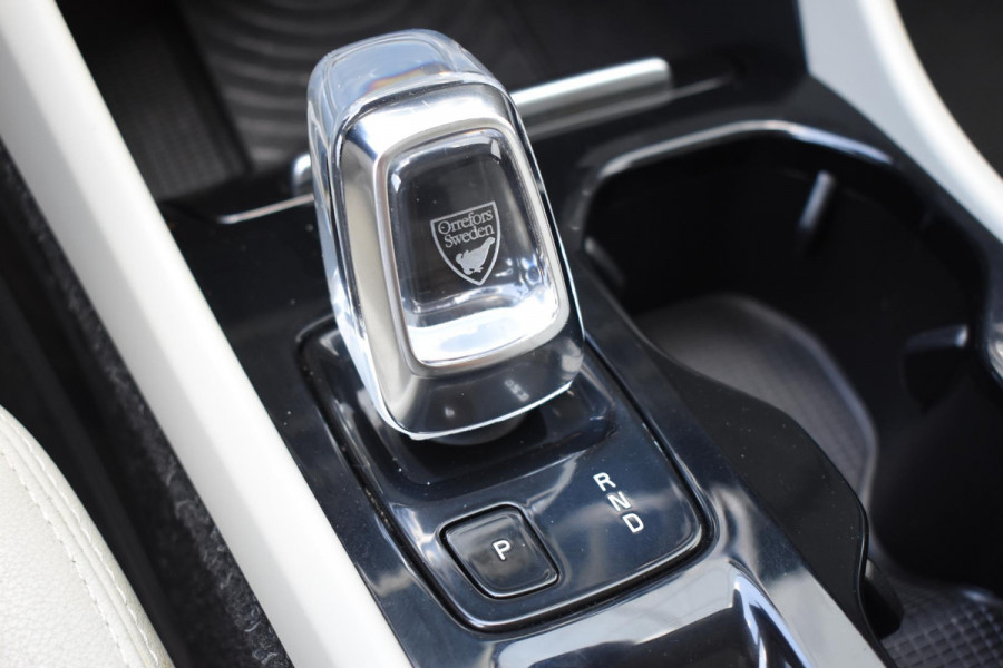 Volvo XC40 T5 247PK AWD Inscription Automaat / Navigatie / Adaptive Cruise control / 360 Camera / 20'' velgen / Panorama schuif-kanteldak / Harman Kardon / Elektrisch verstelbare stoelen met geheugen / Stoelverwarming v+a / Stuurverwarming / Trekhaak