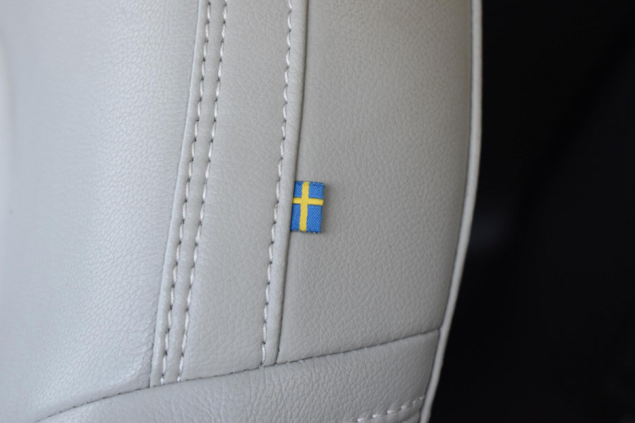 Volvo XC40 T5 247PK AWD Inscription Automaat / Navigatie / Adaptive Cruise control / 360 Camera / 20'' velgen / Panorama schuif-kanteldak / Harman Kardon / Elektrisch verstelbare stoelen met geheugen / Stoelverwarming v+a / Stuurverwarming / Trekhaak