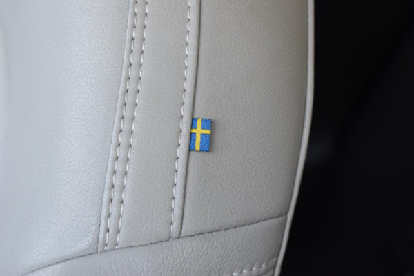 Volvo XC40 T5 247PK AWD Inscription Automaat / Navigatie / Adaptive Cruise control / 360 Camera / 20'' velgen / Panorama schuif-kanteldak / Harman Kardon / Elektrisch verstelbare stoelen met geheugen / Stoelverwarming v+a / Stuurverwarming / Trekhaak