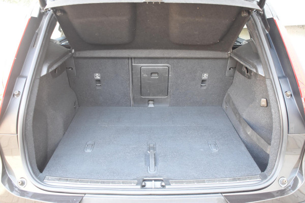 Volvo XC40 T5 247PK AWD Inscription Automaat / Navigatie / Adaptive Cruise control / 360 Camera / 20'' velgen / Panorama schuif-kanteldak / Harman Kardon / Elektrisch verstelbare stoelen met geheugen / Stoelverwarming v+a / Stuurverwarming / Trekhaak