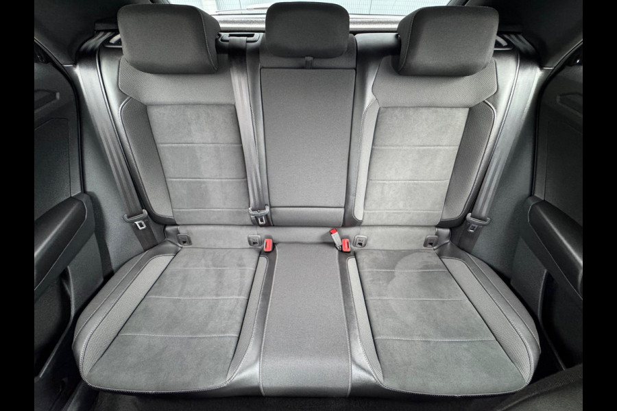 Volkswagen T-Roc 1.5 TSI * R-Line * Trekhaak * Camera achterzijde * Visueel Cockpit *