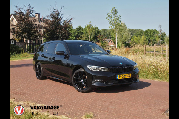 BMW 3 Serie Touring 318i Business Edition | Black Optic | Apple Carplay | Sfeerverlichting | Parkeersensoren | NL-Auto |