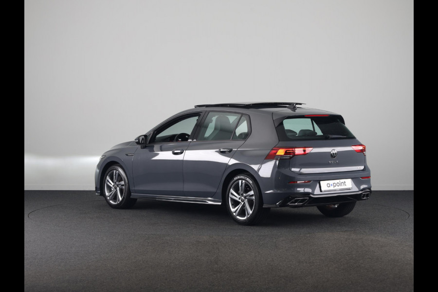 Volkswagen Golf 1.5 eTSI R-Line 130 pk Automaat (DSG) | Navigatie | Panoramadak | Trekhaak (wegklapbaar) | Parkeersensoren | R-Line |