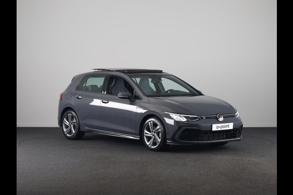Volkswagen Golf 1.5 eTSI R-Line 130 pk Automaat (DSG) | Navigatie | Panoramadak | Trekhaak (wegklapbaar) | Parkeersensoren | R-Line |