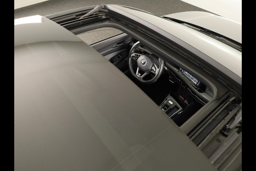 Volkswagen Golf 1.5 eTSI R-Line 130 pk Automaat (DSG) | Navigatie | Panoramadak | Trekhaak (wegklapbaar) | Parkeersensoren | R-Line |
