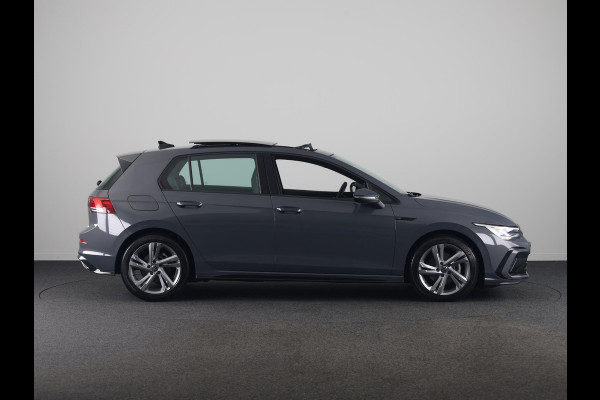 Volkswagen Golf 1.5 eTSI R-Line 130 pk Automaat (DSG) | Navigatie | Panoramadak | Trekhaak (wegklapbaar) | Parkeersensoren | R-Line |