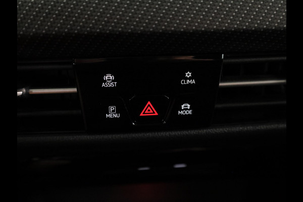 Volkswagen Golf 1.5 eTSI R-Line 130 pk Automaat (DSG) | Navigatie | Panoramadak | Trekhaak (wegklapbaar) | Parkeersensoren | R-Line |