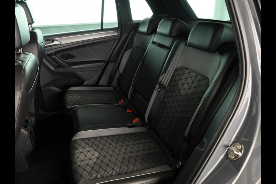 Volkswagen Tiguan 1.5 TSI R-Line Business 150 PK | Automaat ( DSG ) | Panoramadak | Camera | 20 Inch | Stoelverwarming