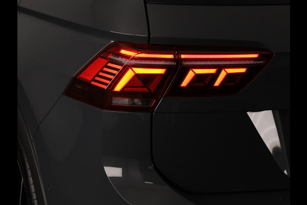 Volkswagen Tiguan 1.5 TSI R-Line Business 150 PK | Automaat ( DSG ) | Panoramadak | Camera | 20 Inch | Stoelverwarming