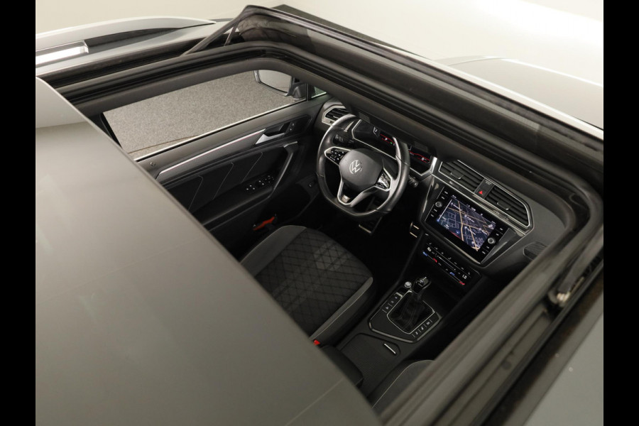 Volkswagen Tiguan 1.5 TSI R-Line Business 150 PK | Automaat ( DSG ) | Panoramadak | Camera | 20 Inch | Stoelverwarming
