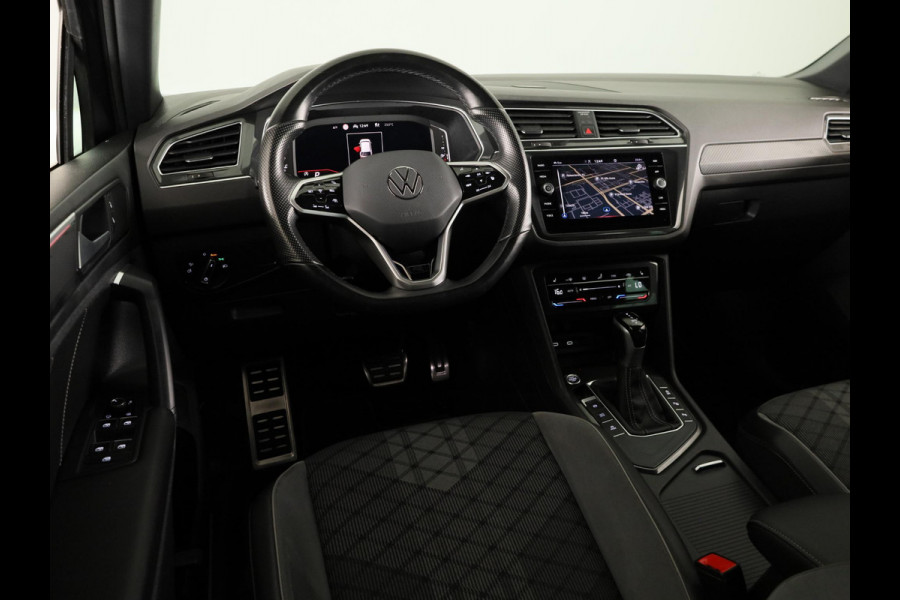 Volkswagen Tiguan 1.5 TSI R-Line Business 150 PK | Automaat ( DSG ) | Panoramadak | Camera | 20 Inch | Stoelverwarming