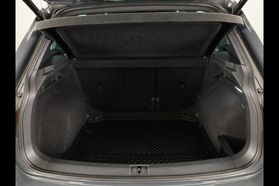 Volkswagen Tiguan 1.5 TSI R-Line Business 150 PK | Automaat ( DSG ) | Panoramadak | Camera | 20 Inch | Stoelverwarming