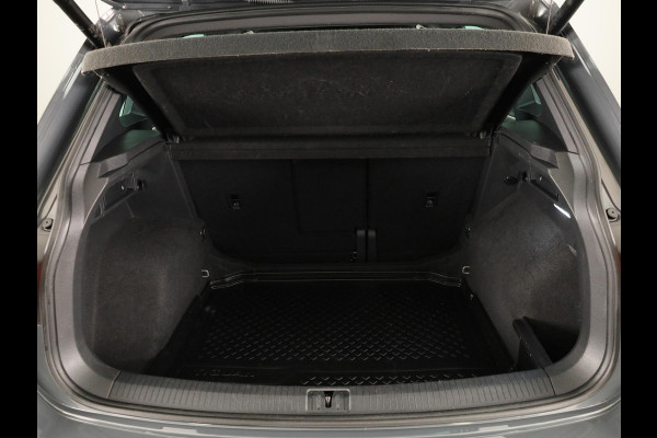 Volkswagen Tiguan 1.5 TSI R-Line Business 150 PK | Automaat ( DSG ) | Panoramadak | Camera | 20 Inch | Stoelverwarming