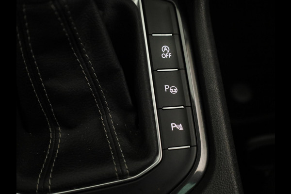 Volkswagen Tiguan 1.5 TSI R-Line Business 150 PK | Automaat ( DSG ) | Panoramadak | Camera | 20 Inch | Stoelverwarming