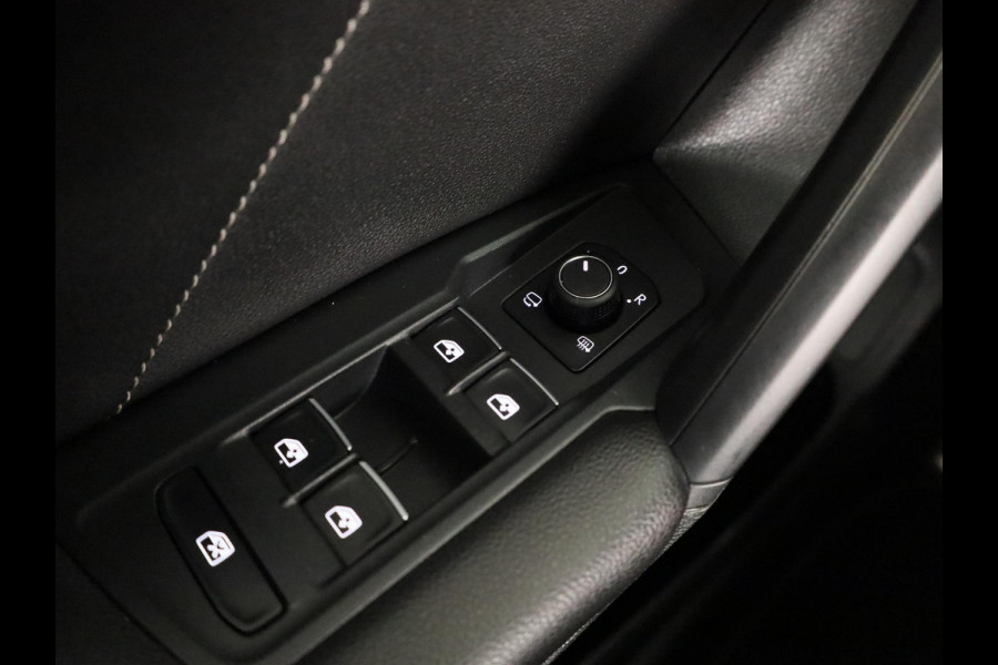 Volkswagen Tiguan 1.5 TSI R-Line Business 150 PK | Automaat ( DSG ) | Panoramadak | Camera | 20 Inch | Stoelverwarming