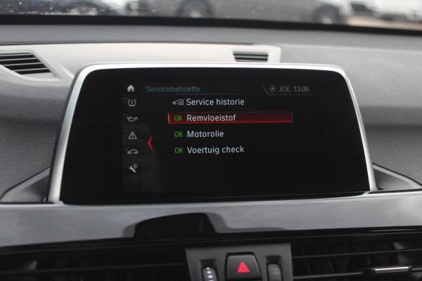 BMW X1 sDrive18i High Executive / Panoramadak / Leder / Head-up / Parkeerhulp V+A / Navigatie / 17'' / Stoelverwarming / Cruise Control