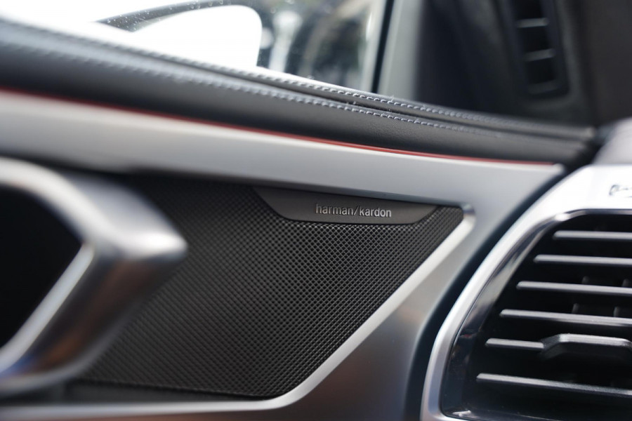 BMW 8 Serie M8 Competition / Keramische Remmen / Carbon / Head Up