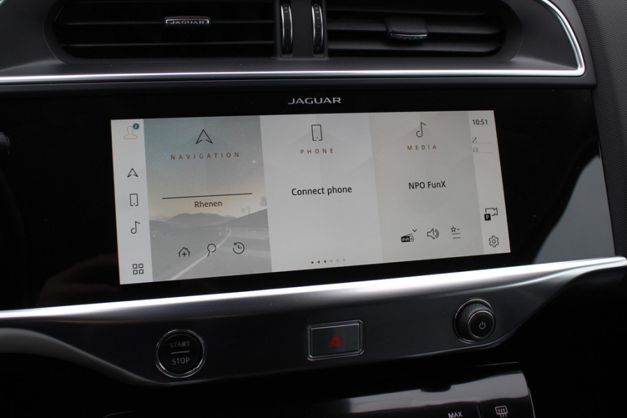 Jaguar I-PACE EV320 SE Business Pack 90 kWh / SoH 89.7% / 3fase Laden / Trekhaak / Panoramadak / 360Camera / Leder / 20'' / Meridian / Keyless / Stuur+Stoelverwarming / Dodehoek / DAB / Cruise Control