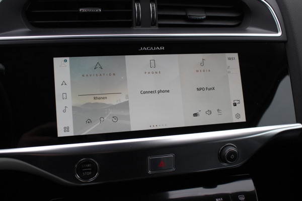 Jaguar I-PACE EV320 SE Business Pack 90 kWh / SoH 89.7% / 3fase Laden / Trekhaak / Panoramadak / 360Camera / Leder / 20'' / Meridian / Keyless / Stuur+Stoelverwarming / Dodehoek / DAB / Cruise Control