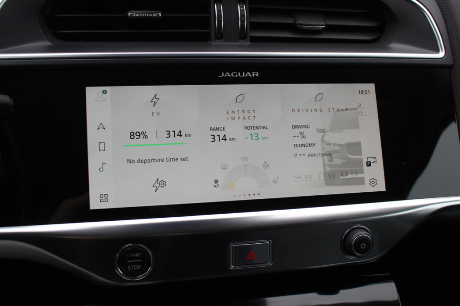 Jaguar I-PACE EV320 SE Business Pack 90 kWh / SoH 89.7% / 3fase Laden / Trekhaak / Panoramadak / 360Camera / Leder / 20'' / Meridian / Keyless / Stuur+Stoelverwarming / Dodehoek / DAB / Cruise Control