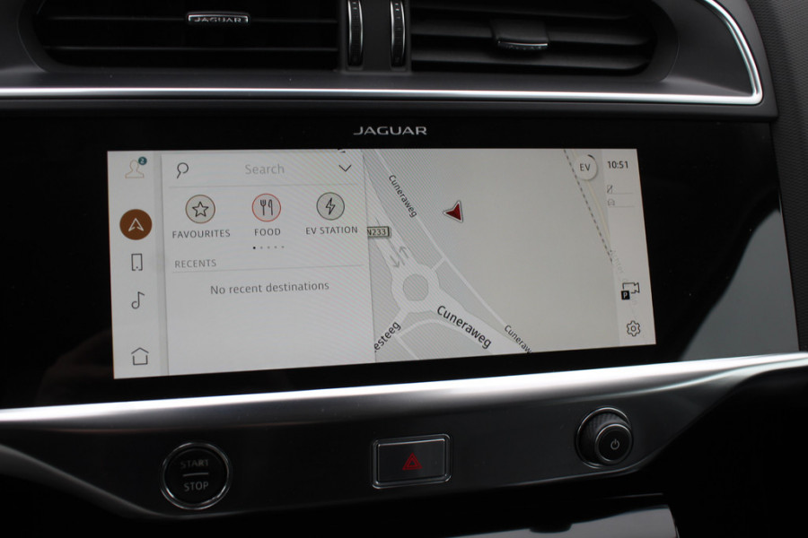 Jaguar I-PACE EV320 SE Business Pack 90 kWh / SoH 89.7% / 3fase Laden / Trekhaak / Panoramadak / 360Camera / Leder / 20'' / Meridian / Keyless / Stuur+Stoelverwarming / Dodehoek / DAB / Cruise Control