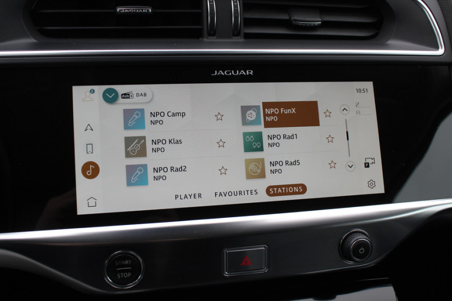 Jaguar I-PACE EV320 SE Business Pack 90 kWh / SoH 89.7% / 3fase Laden / Trekhaak / Panoramadak / 360Camera / Leder / 20'' / Meridian / Keyless / Stuur+Stoelverwarming / Dodehoek / DAB / Cruise Control