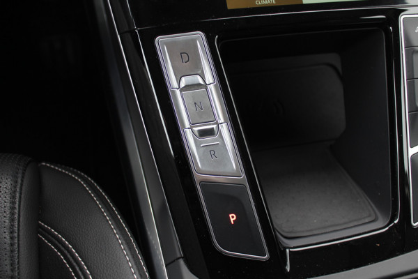 Jaguar I-PACE EV320 SE Business Pack 90 kWh / SoH 89.7% / 3fase Laden / Trekhaak / Panoramadak / 360Camera / Leder / 20'' / Meridian / Keyless / Stuur+Stoelverwarming / Dodehoek / DAB / Cruise Control