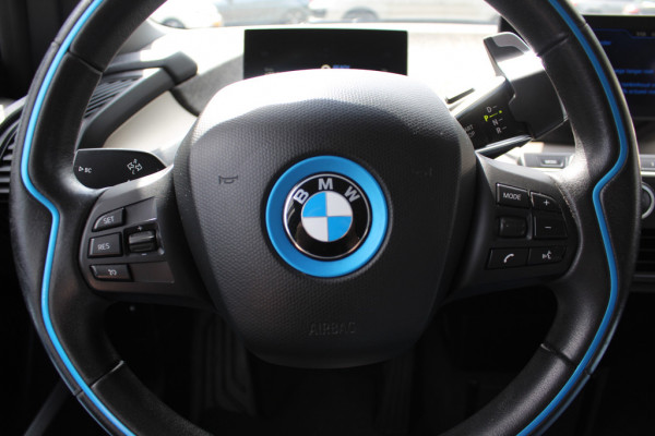 BMW i3 S Executive Edition 120Ah 42 kWh / SoH 89,4% / Camera / CarPlay / 20'' / Stoelverwarming / DAB / ACC / Warmtepomp