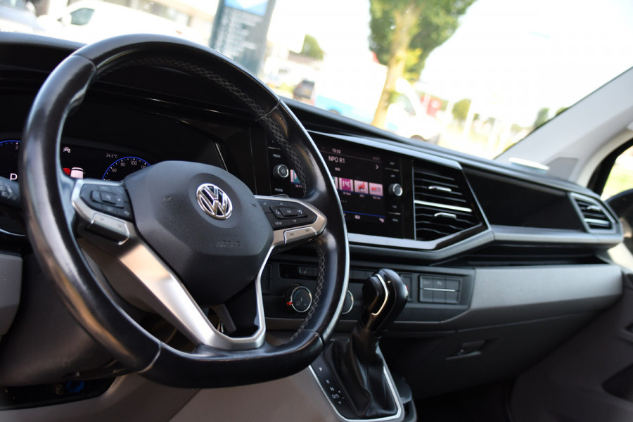 Volkswagen Transporter 2.0 TDI L2H1 30 Bulli Virtual, Adaptieve Cruise, Carplay, LED, Stoelverwarming, Standkachel, Trekhaak, Automaat, Multimedia, 150pk, Uniek!