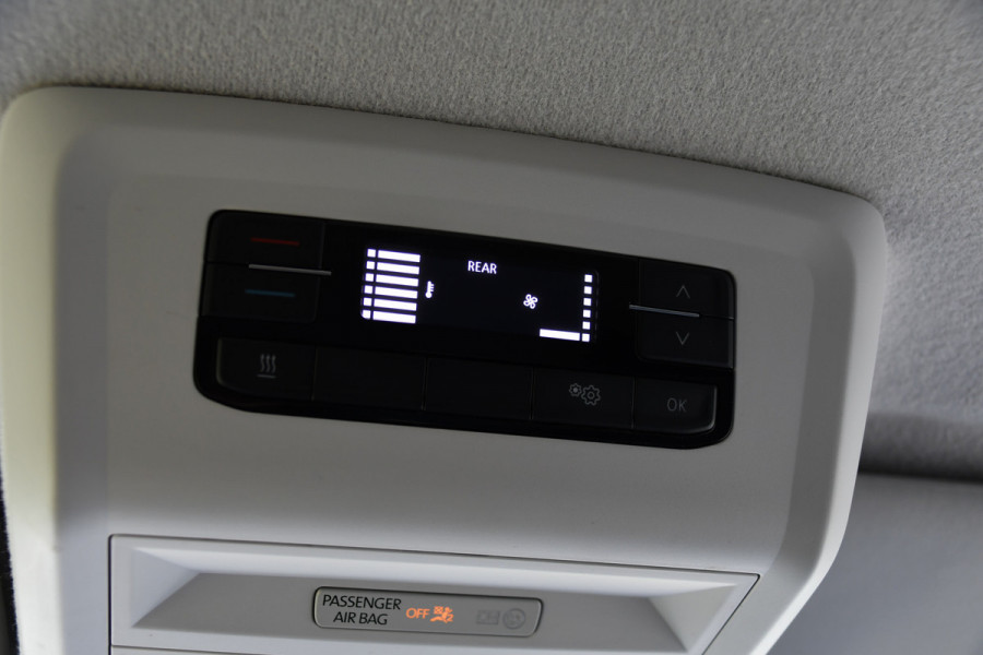 Volkswagen Transporter 2.0 TDI L2H1 30 Bulli Virtual, Adaptieve Cruise, Carplay, LED, Stoelverwarming, Standkachel, Trekhaak, Automaat, Multimedia, 150pk, Uniek!