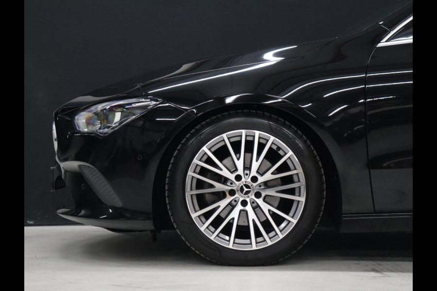 Mercedes-Benz CLA-Klasse Shooting Brake 200 Business Solution Luxury [SCHUIFKANTELDAK, SFEERVERLICHTING, TREKHAAK UITKLAPBAAR, MEMORY SEATS, BURMESTER, APPLE CARPLAY, ANDROID, STOELVERWARMING, CAMERA, VOL LEDER, CRUISE, CLIMATE, NIEUWSTAAT]