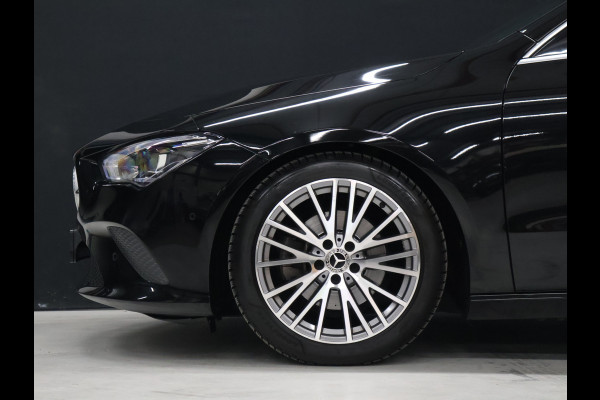 Mercedes-Benz CLA-Klasse Shooting Brake 200 Business Solution Luxury [SCHUIFKANTELDAK, SFEERVERLICHTING, TREKHAAK UITKLAPBAAR, MEMORY SEATS, BURMESTER, APPLE CARPLAY, ANDROID, STOELVERWARMING, CAMERA, VOL LEDER, CRUISE, CLIMATE, NIEUWSTAAT]