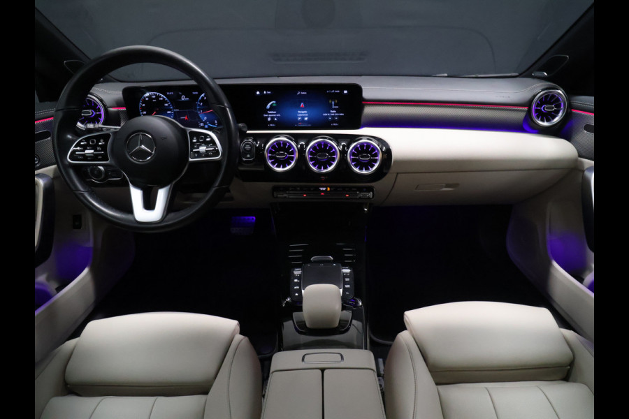 Mercedes-Benz CLA-Klasse Shooting Brake 200 Business Solution Luxury [SCHUIFKANTELDAK, SFEERVERLICHTING, TREKHAAK UITKLAPBAAR, MEMORY SEATS, BURMESTER, APPLE CARPLAY, ANDROID, STOELVERWARMING, CAMERA, VOL LEDER, CRUISE, CLIMATE, NIEUWSTAAT]