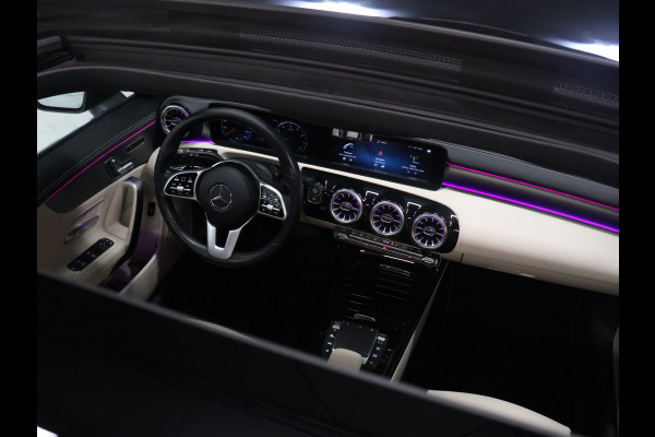 Mercedes-Benz CLA-Klasse Shooting Brake 200 Business Solution Luxury [SCHUIFKANTELDAK, SFEERVERLICHTING, TREKHAAK UITKLAPBAAR, MEMORY SEATS, BURMESTER, APPLE CARPLAY, ANDROID, STOELVERWARMING, CAMERA, VOL LEDER, CRUISE, CLIMATE, NIEUWSTAAT]