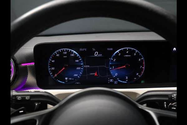 Mercedes-Benz CLA-Klasse Shooting Brake 200 Business Solution Luxury [SCHUIFKANTELDAK, SFEERVERLICHTING, TREKHAAK UITKLAPBAAR, MEMORY SEATS, BURMESTER, APPLE CARPLAY, ANDROID, STOELVERWARMING, CAMERA, VOL LEDER, CRUISE, CLIMATE, NIEUWSTAAT]