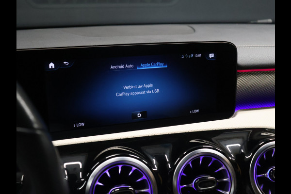 Mercedes-Benz CLA-Klasse Shooting Brake 200 Business Solution Luxury [SCHUIFKANTELDAK, SFEERVERLICHTING, TREKHAAK UITKLAPBAAR, MEMORY SEATS, BURMESTER, APPLE CARPLAY, ANDROID, STOELVERWARMING, CAMERA, VOL LEDER, CRUISE, CLIMATE, NIEUWSTAAT]