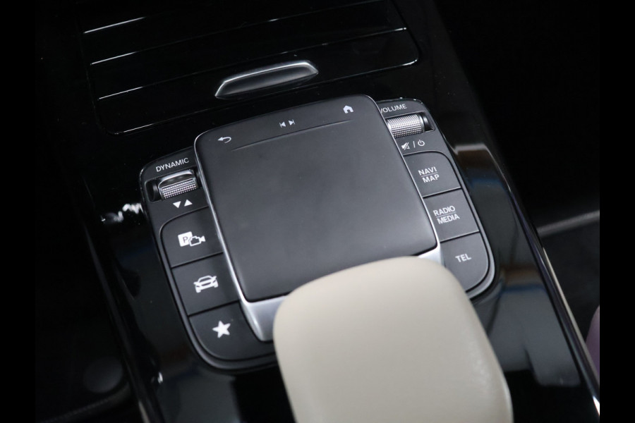 Mercedes-Benz CLA-Klasse Shooting Brake 200 Business Solution Luxury [SCHUIFKANTELDAK, SFEERVERLICHTING, TREKHAAK UITKLAPBAAR, MEMORY SEATS, BURMESTER, APPLE CARPLAY, ANDROID, STOELVERWARMING, CAMERA, VOL LEDER, CRUISE, CLIMATE, NIEUWSTAAT]