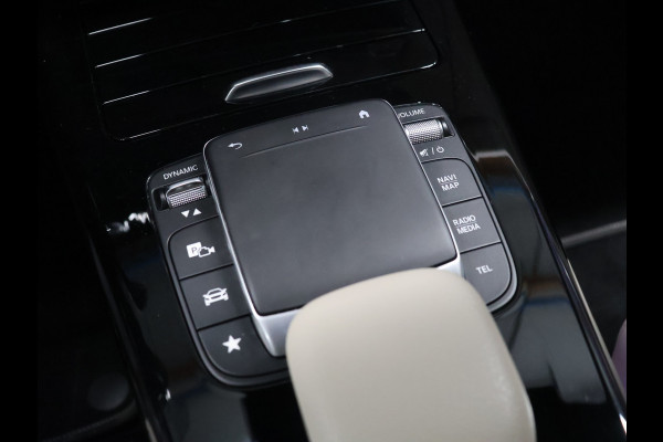 Mercedes-Benz CLA-Klasse Shooting Brake 200 Business Solution Luxury [SCHUIFKANTELDAK, SFEERVERLICHTING, TREKHAAK UITKLAPBAAR, MEMORY SEATS, BURMESTER, APPLE CARPLAY, ANDROID, STOELVERWARMING, CAMERA, VOL LEDER, CRUISE, CLIMATE, NIEUWSTAAT]