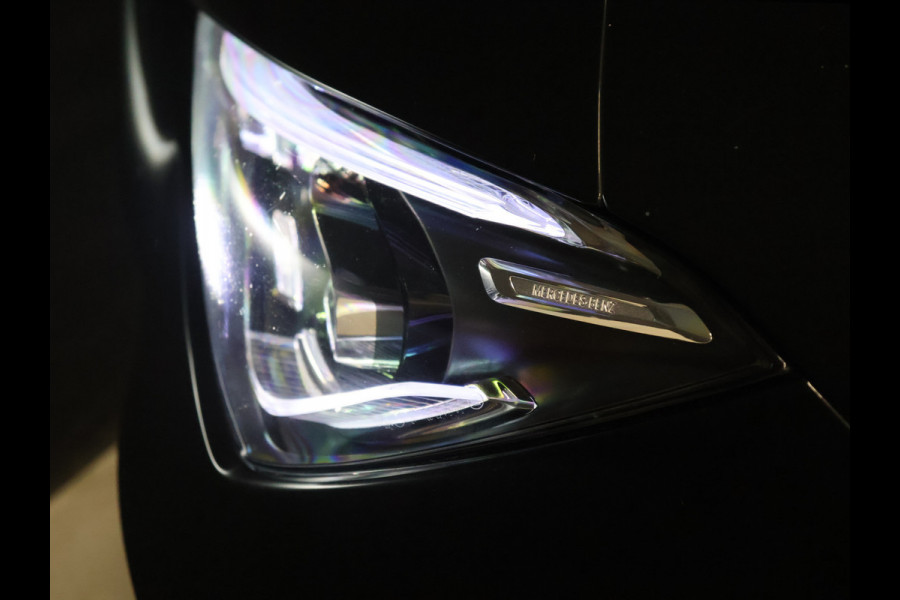Mercedes-Benz CLA-Klasse Shooting Brake 200 Business Solution Luxury [SCHUIFKANTELDAK, SFEERVERLICHTING, TREKHAAK UITKLAPBAAR, MEMORY SEATS, BURMESTER, APPLE CARPLAY, ANDROID, STOELVERWARMING, CAMERA, VOL LEDER, CRUISE, CLIMATE, NIEUWSTAAT]