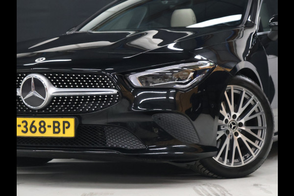Mercedes-Benz CLA-Klasse Shooting Brake 200 Business Solution Luxury [SCHUIFKANTELDAK, SFEERVERLICHTING, TREKHAAK UITKLAPBAAR, MEMORY SEATS, BURMESTER, APPLE CARPLAY, ANDROID, STOELVERWARMING, CAMERA, VOL LEDER, CRUISE, CLIMATE, NIEUWSTAAT]