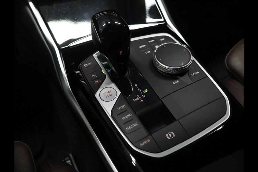 BMW 3 Serie Touring 320e Business Edition Plus M Sport [HEAD-UP, APPLE CARPLAY, ANDROID, STOELVERWARMING, CAMERA, VOL LEDER, PDC RONDOM, CRUISE, CLIMATE, NIEUWSTAAT]
